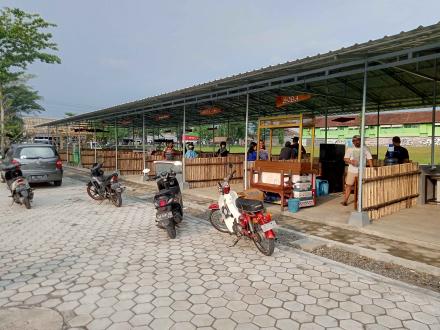 Persiapan Menjelang Grand Opening Taman Kuliner Gilangharjo di Kawasan Lapangan Jodog