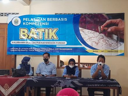 Di Gilangharjo, BLK Disnakertrans Kabupaten Bantul Gelar Pelatihan Membatik