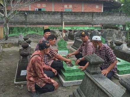 Peringati Hari Jadi, Pemerintah Kalurahan Ziarah ke Makam Para Leluhur