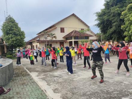 Peringati Hari Jadi Kalurahan, TP PKK Kalurahan Gilangharjo Adakan Senam Massal