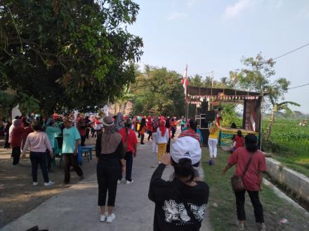 Senam Massal Pedukuhan Kauman Dalam Rangka Hari Kemerdekaan Indonesia