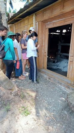 Wisatawan Asing Kunjungi Sentra Pembuatan Gamelan Gilangharjo